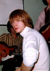 Brian Jones nel 1965. (Source: Wikipedia)