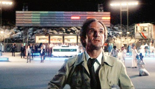 Il regista Francois Truffaut interpreta Jacques Vallée nel film "Incontri Ravvicinati del Terzo Tipo".  