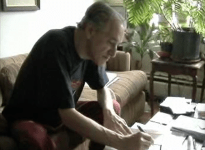 Wolf scrive la dedica del suo libro alla famiglia Poggi.