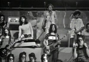 Battiato con il suo gruppo nel 1972 (fonte: Wikipedia)