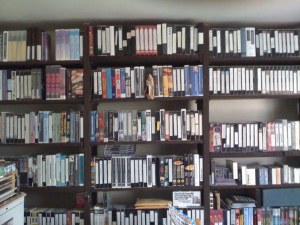 Una parte della collezione di videocassette di W. Stevens. (Foto: Maurizio Baiata) 