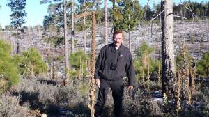 Travis Walton, Sitgrave National Forest, sul luogo dell'incidente. Immagine tratta dal documentario "Travis" che verrà presentato a Milano. 