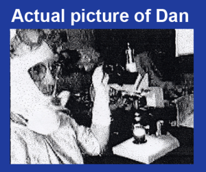 Dan Burisch in tuta anticontaminazione. 