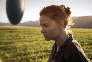 Amy Adams, splendida protagonista del film "Arrival" (courtesy: Warner Entertainment) 